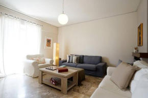 Bright apartment close to Koukaki